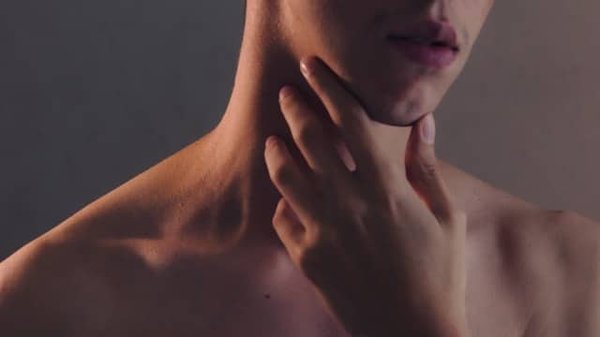 Les mystères de l'hypothyroïdie : Causes, symptômes et traitement